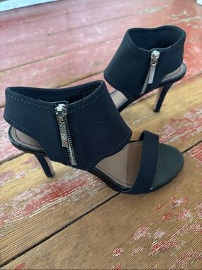 Donald J. Pliner (8M) Tilda Black Open Toe Zipper Ankle Cuff 3" Heel Sandal